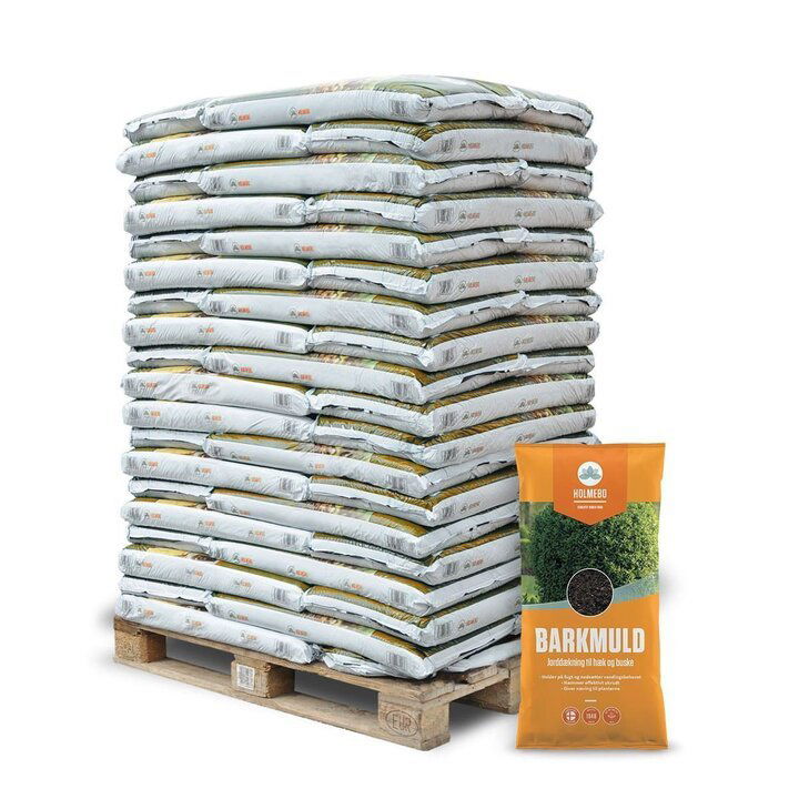 Stor palle med sække barkmuld til havebrug