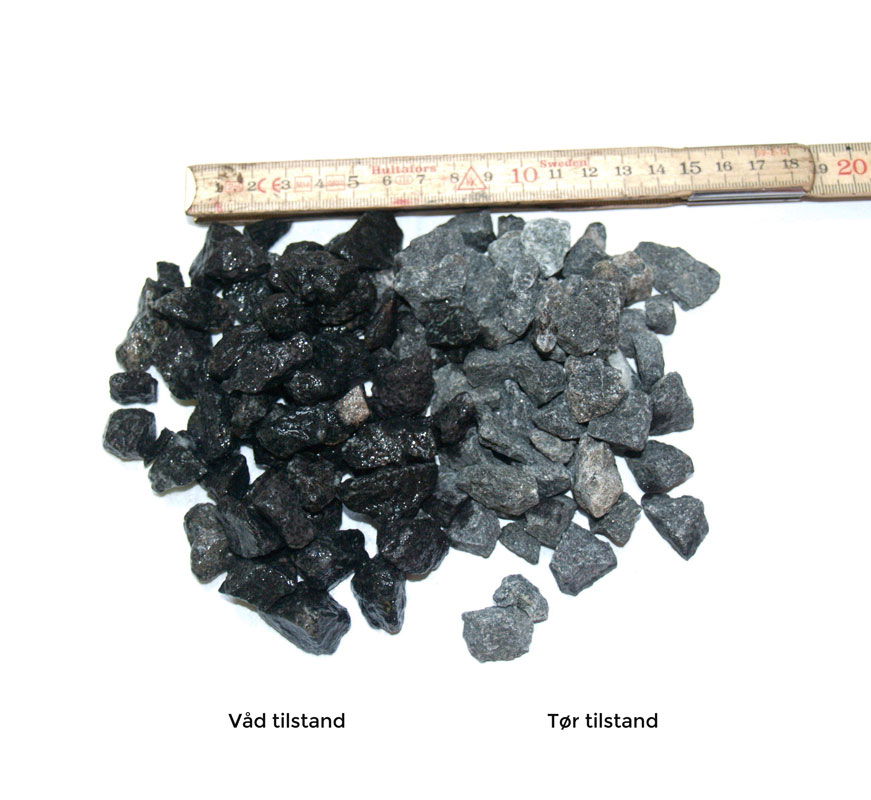 Granitskærver i våd og tør tilstand ved lineal