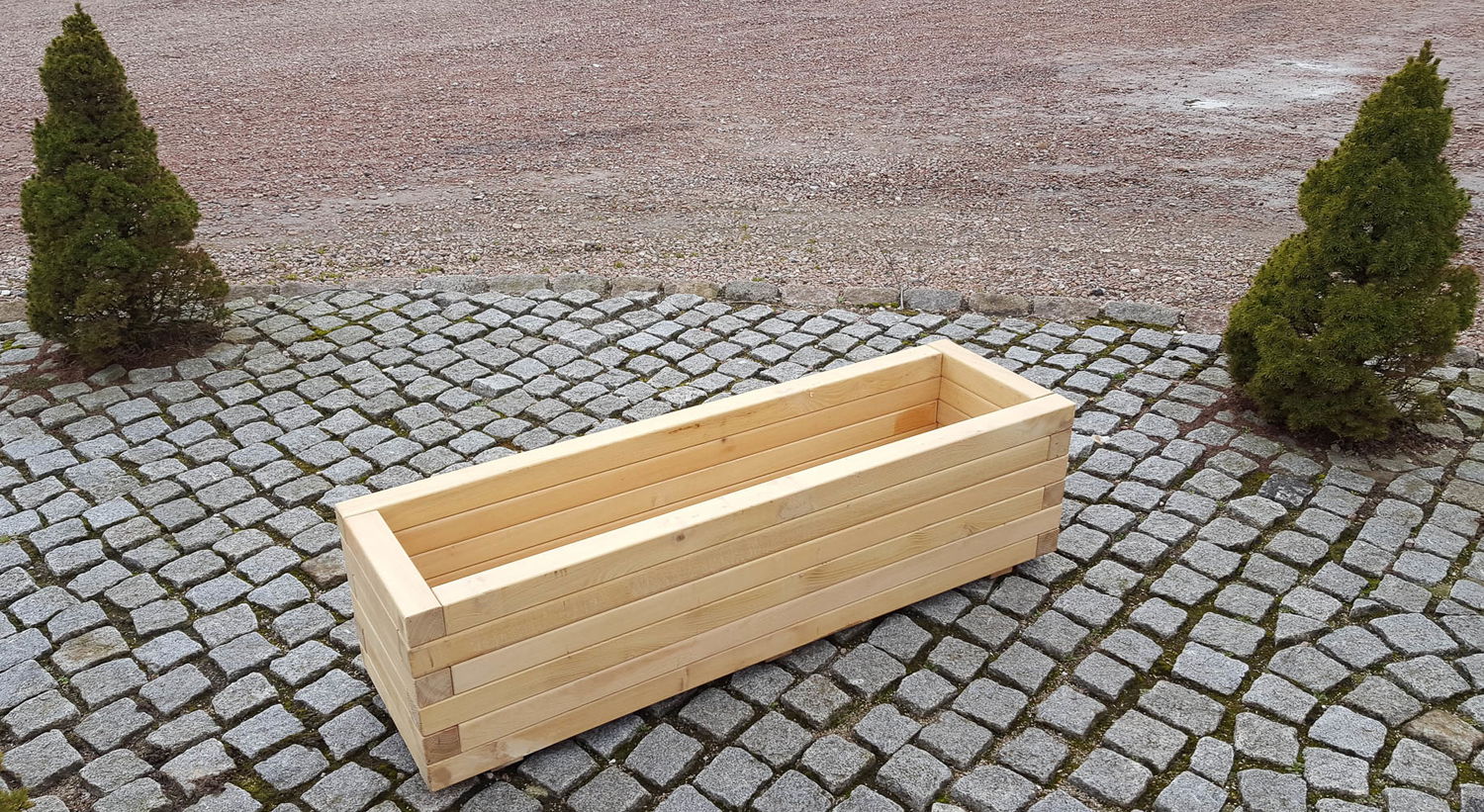 Rektangulær træplantekasse til haven