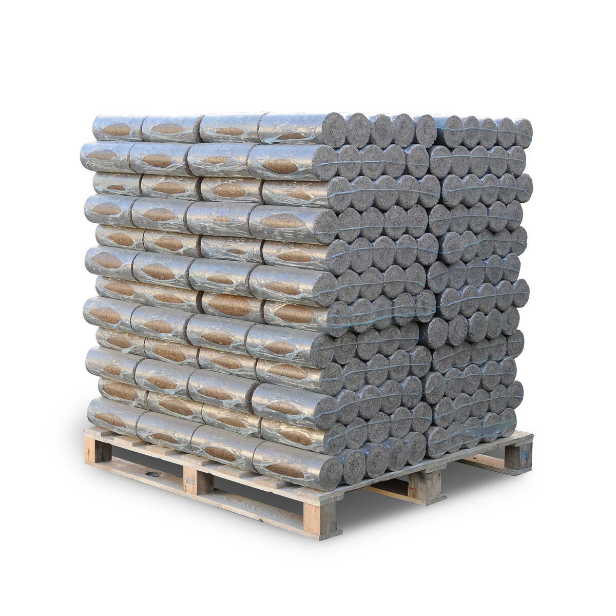 Stor palle med runde træbriketter til brændeovn