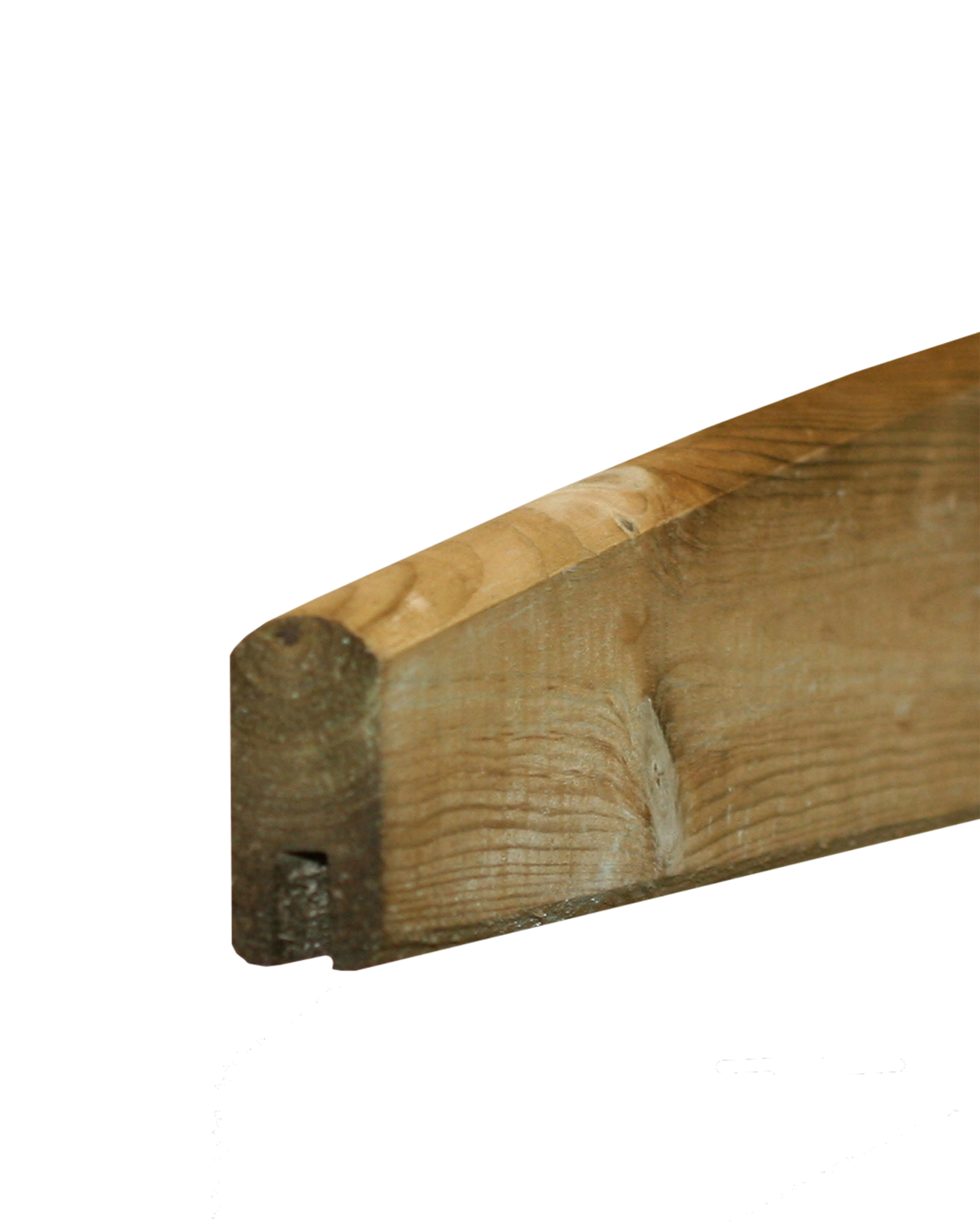 Brun trykimprægneret træbjælke med affaset kant