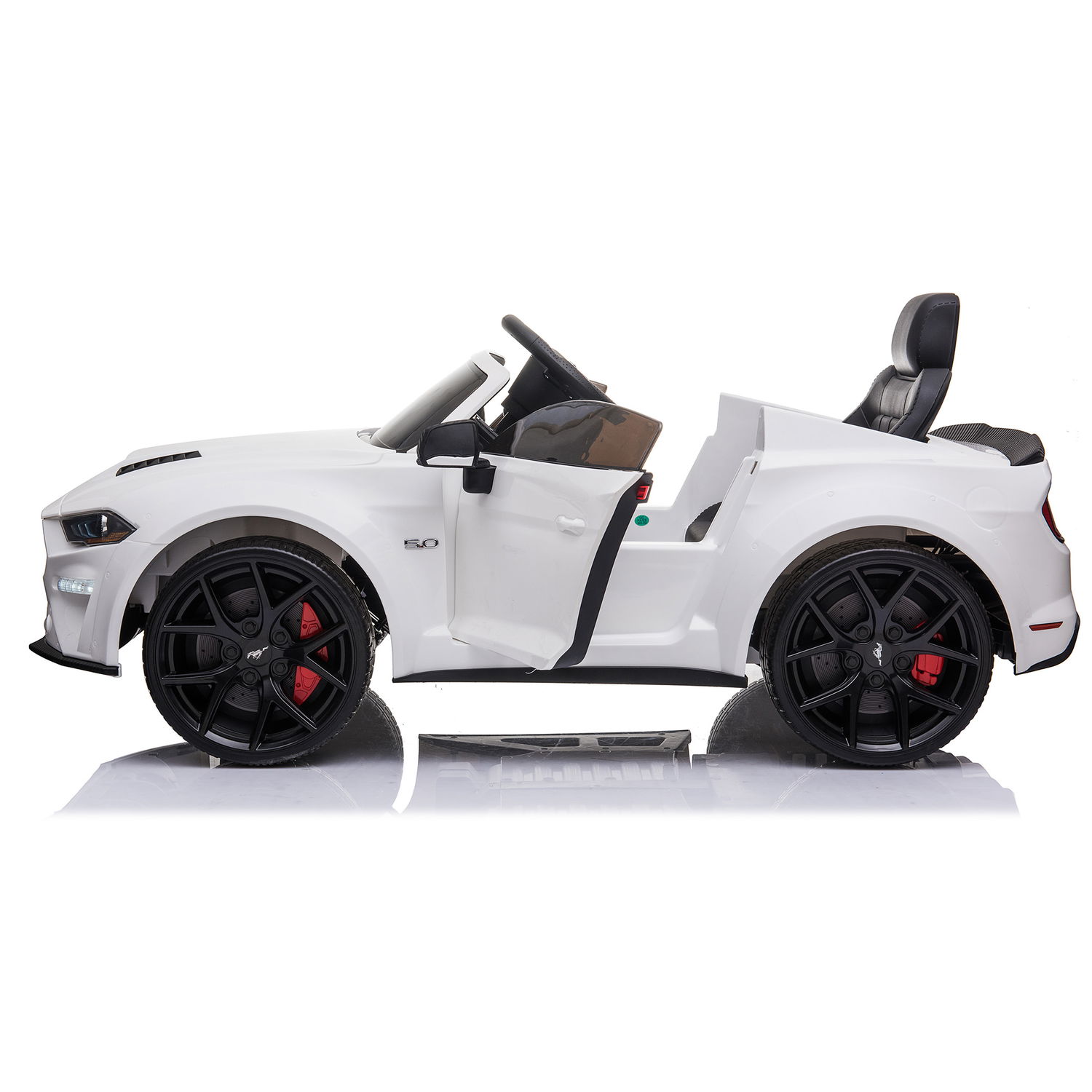 Hvid elektrisk legebil til børn med åbne døre