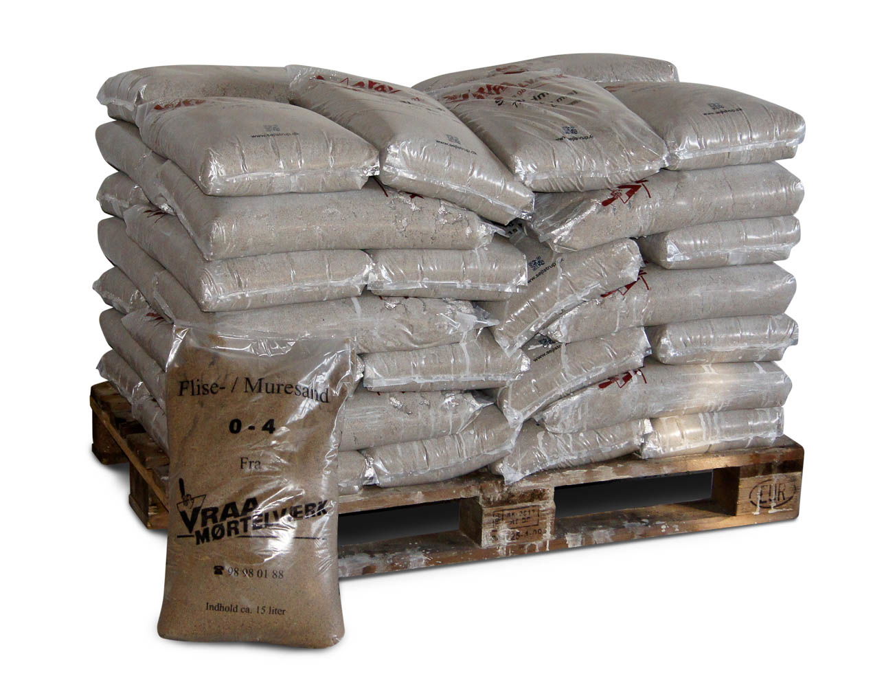 Palle med fyldte sække flisesand til belægning