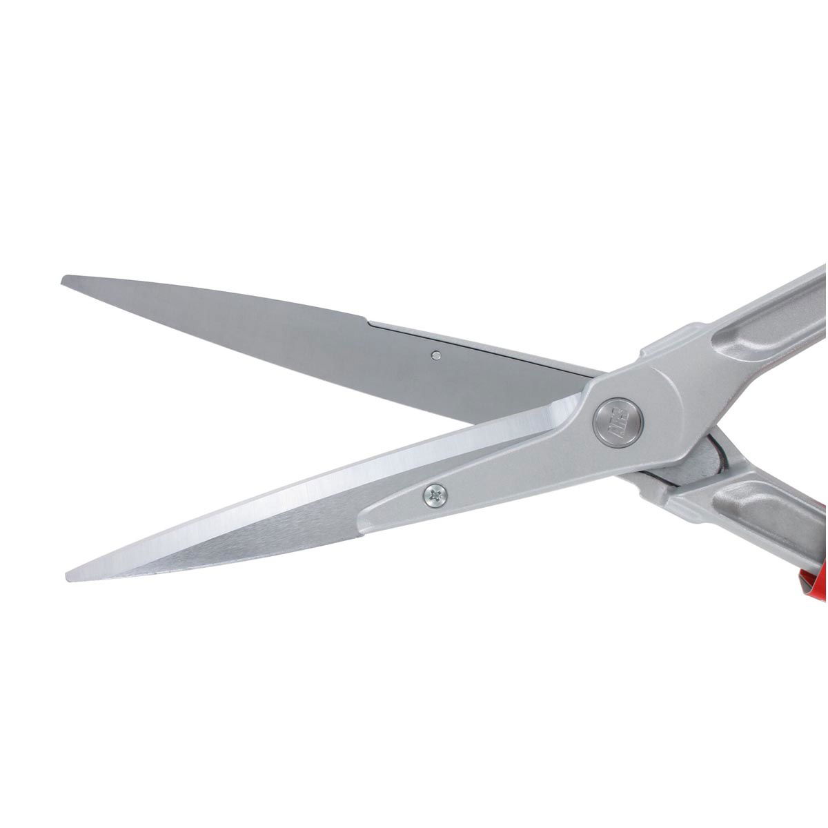 Sølvfarvet hækkesaks med lange skarpe blade