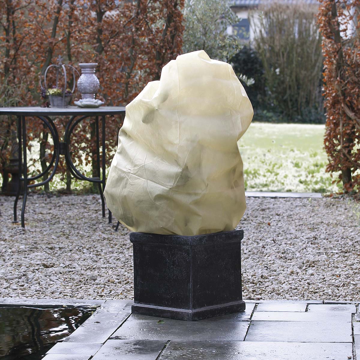 Vinterbeskyttelse til planter - natur