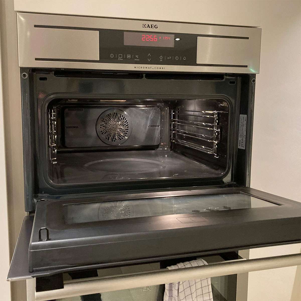 Åben AEG indbygningsovn i rustfrit stål