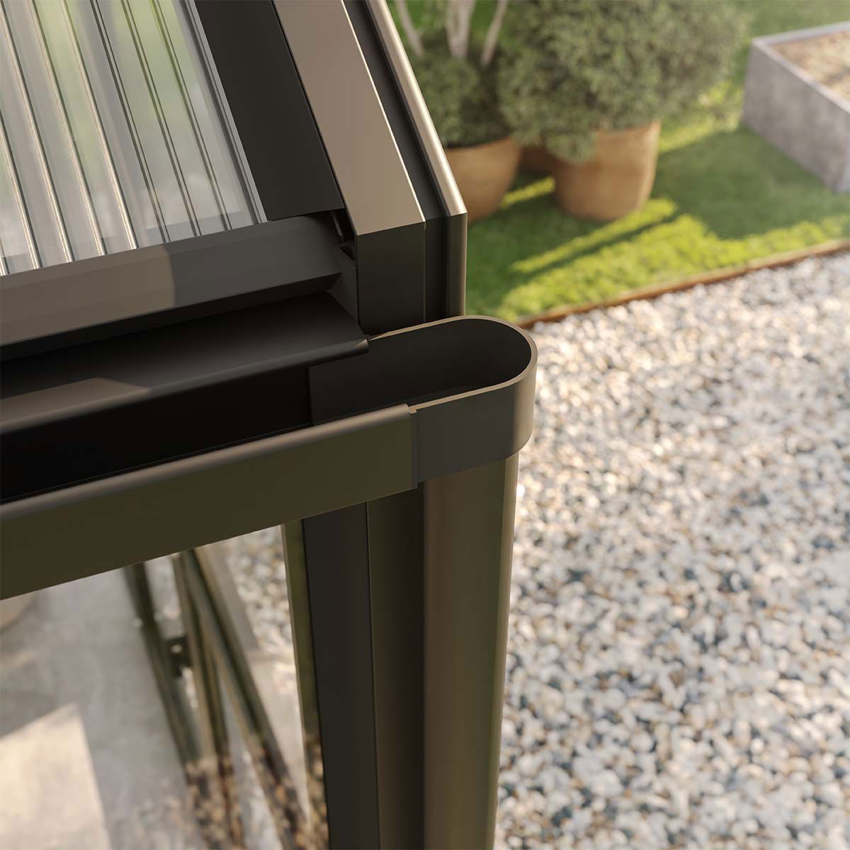 Detalje af aluminiumsdrivhus med tagrende