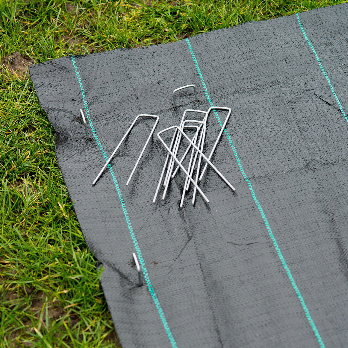 Stålpløkker til fastgørelse af ukrudtsdug