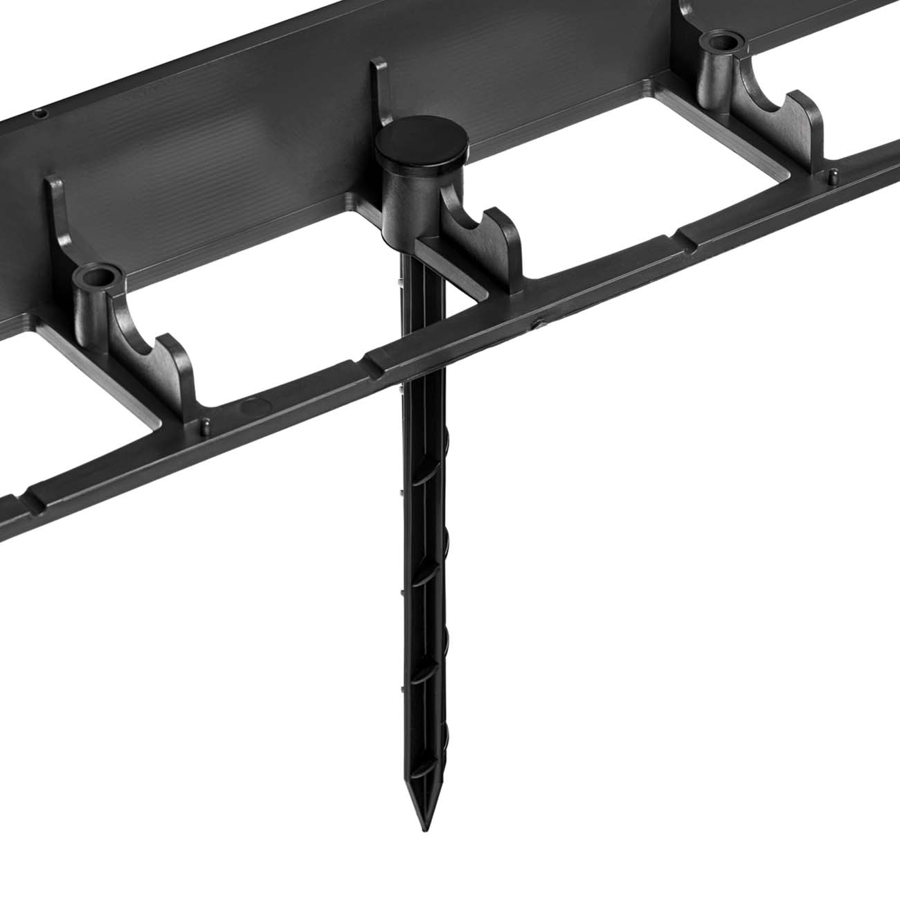 Sort plast kantafgrænser med jordspyd til haven