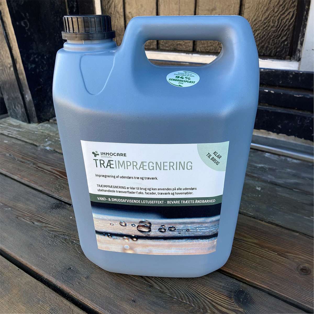 Dunk med træimprægnering til udendørs træværk