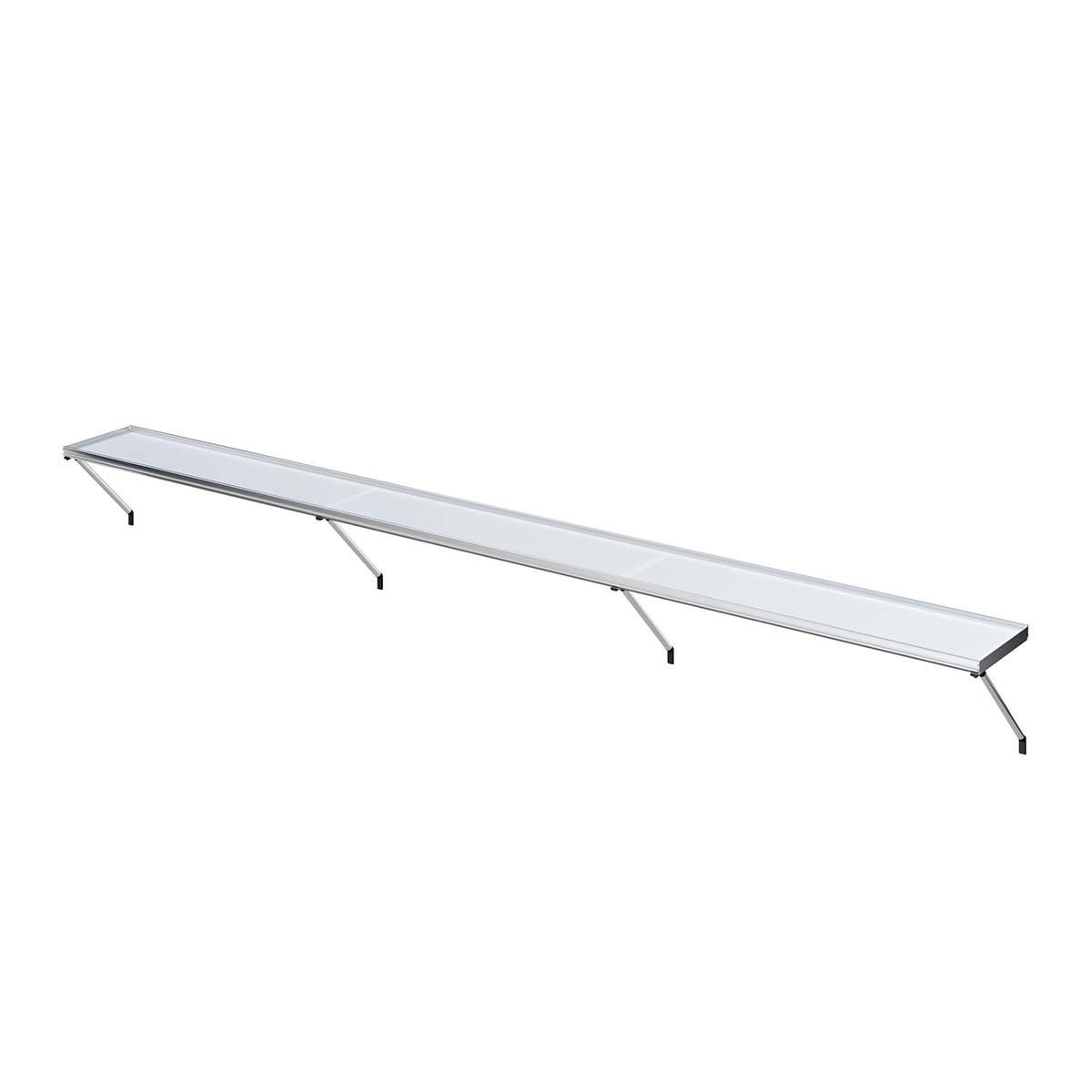 Lang, hvid bænk på slanke metalben