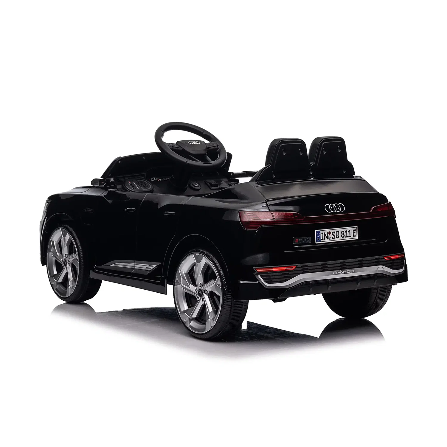 Elbil Audi SQ8 2 x 10,8V – NORDIC PLAY Speed sort | Officiel licens, fjernbetjening og MP3 Sort Audi SQ8 elbil til børn fra Nordic Play (2 x 10,8V) set bagfra med rat, to sæder og realistiske lygter. Officiel licens, fjernbetjening, motorlyde og MP3, egnet til børn 3–8 år.