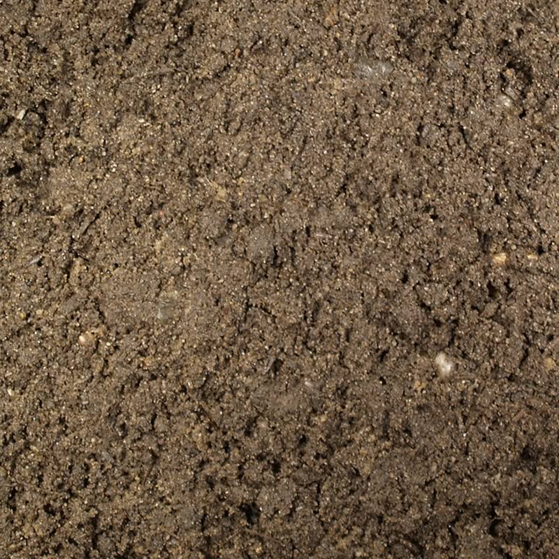 Nærbillede af harpet muldjord til haven