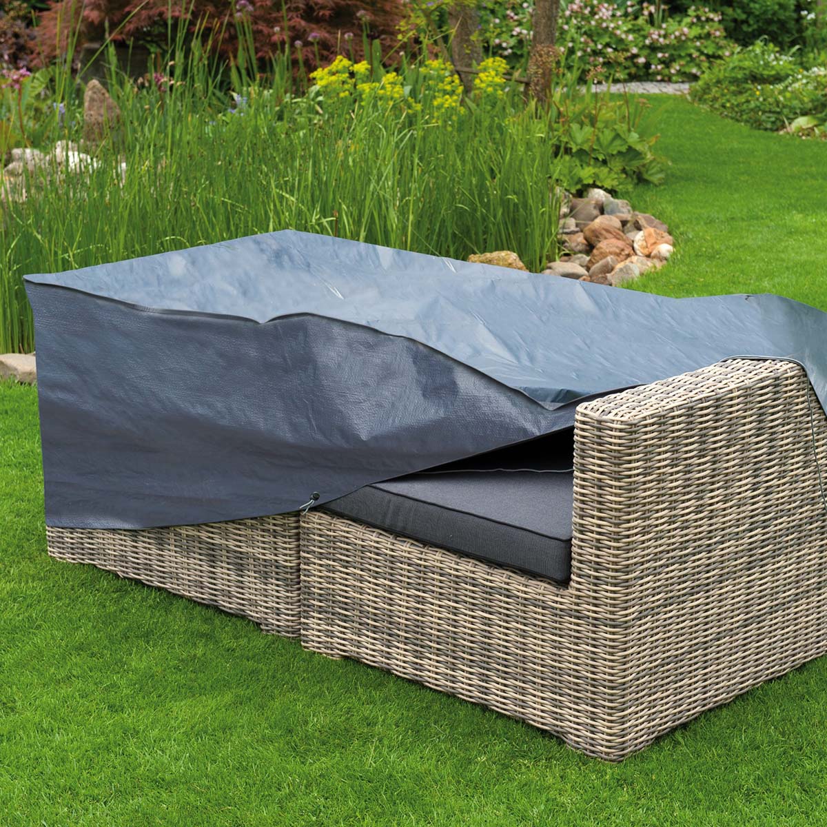 Vandtæt overtræk på flet loungemøbel i have