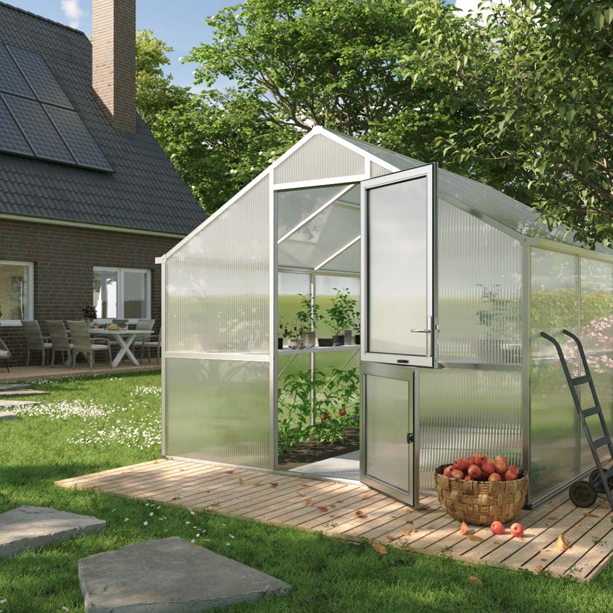 Lyst drivhus i have med grønne planter og æbler